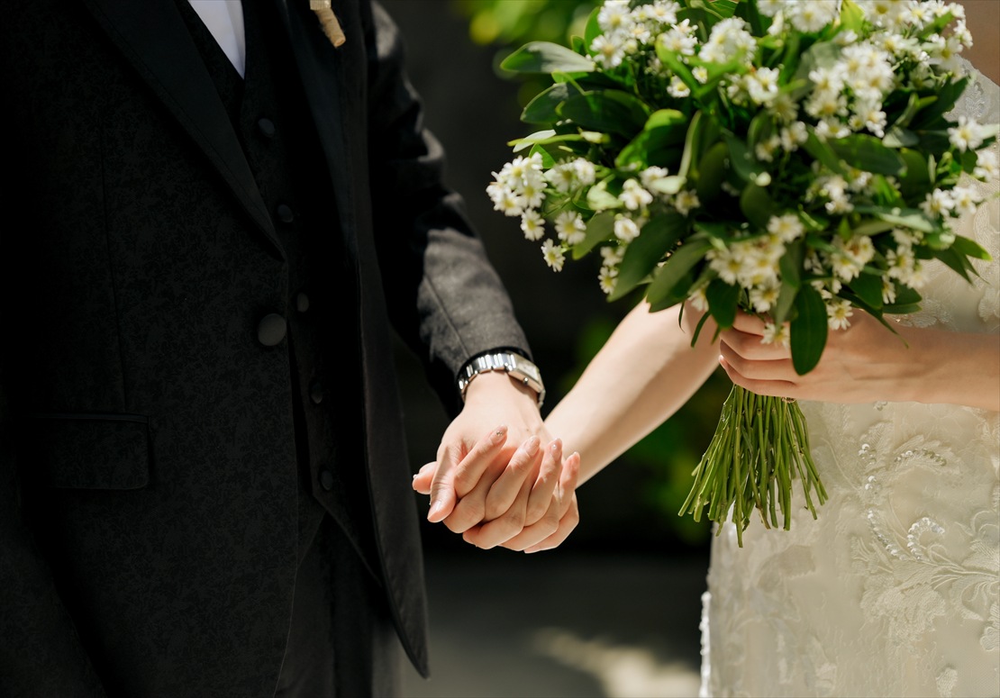 Four Seasons Bali Jimbaran Garden Wedding (4)_R フォーシーズンズ・バリ・ウェディング 生花グリーンリーフ&アスターのブーケ