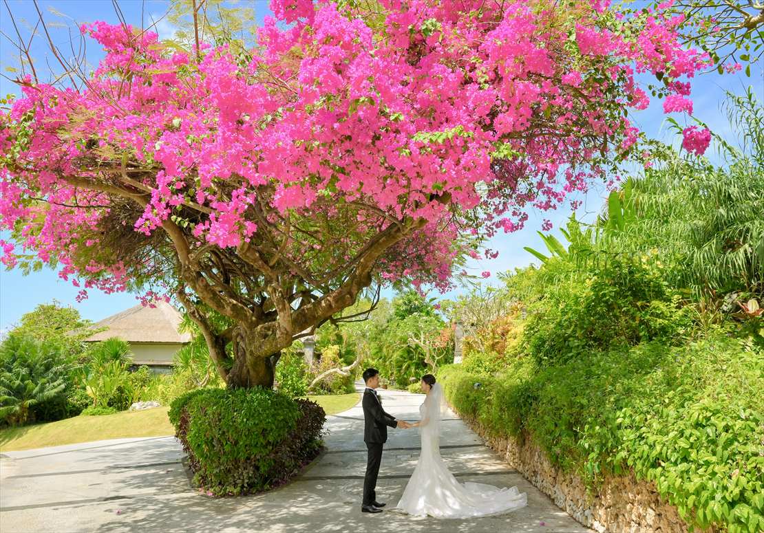 Four Seasons Bali Jimbaran Garden Wedding (6)_R バリ島結婚式 花々が咲き乱れるリゾート挙式前撮影