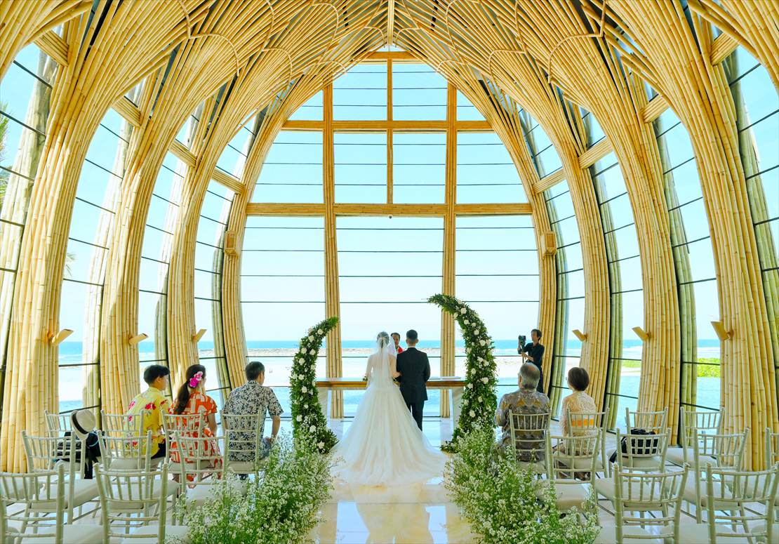 ケンピンスキ・バリ結婚式　美しいビーチが広がる挙式シーン