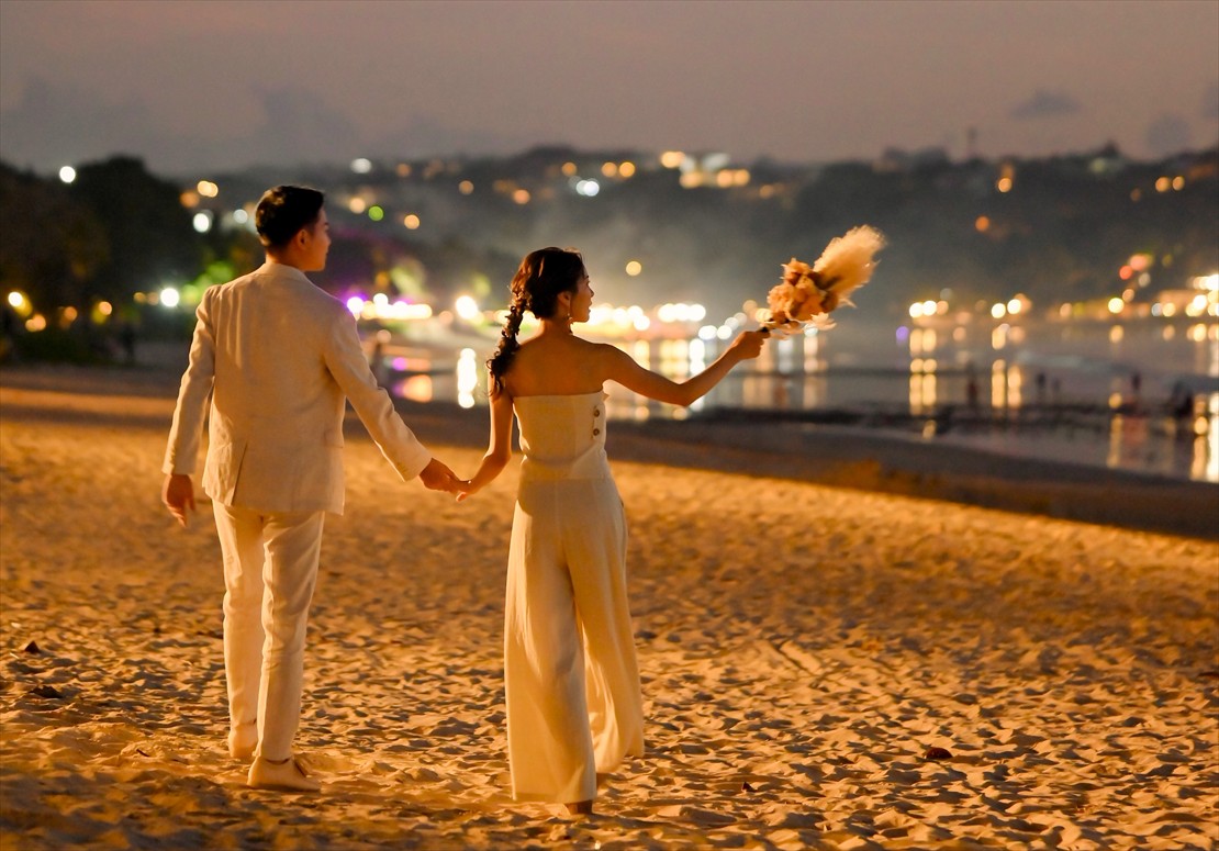 Sunset Bali Wedding Photo (12)_R バリ島挙式 ビーチにてナイトショット撮影