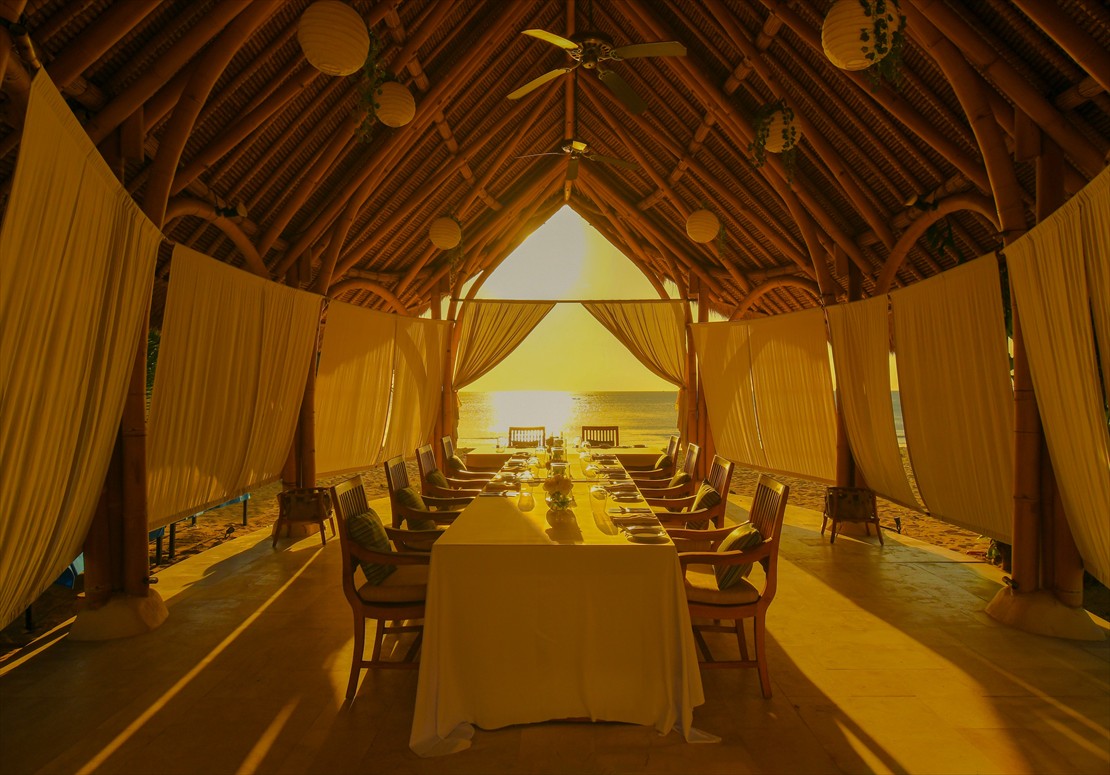 Sunset Bali Wedding Photo (2)_R バリ島ウェディング・パーティー バンブー・パビリオン