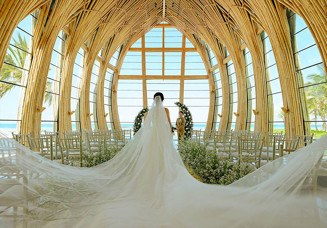 バリ島結婚式　ロングベール挙式後撮影
