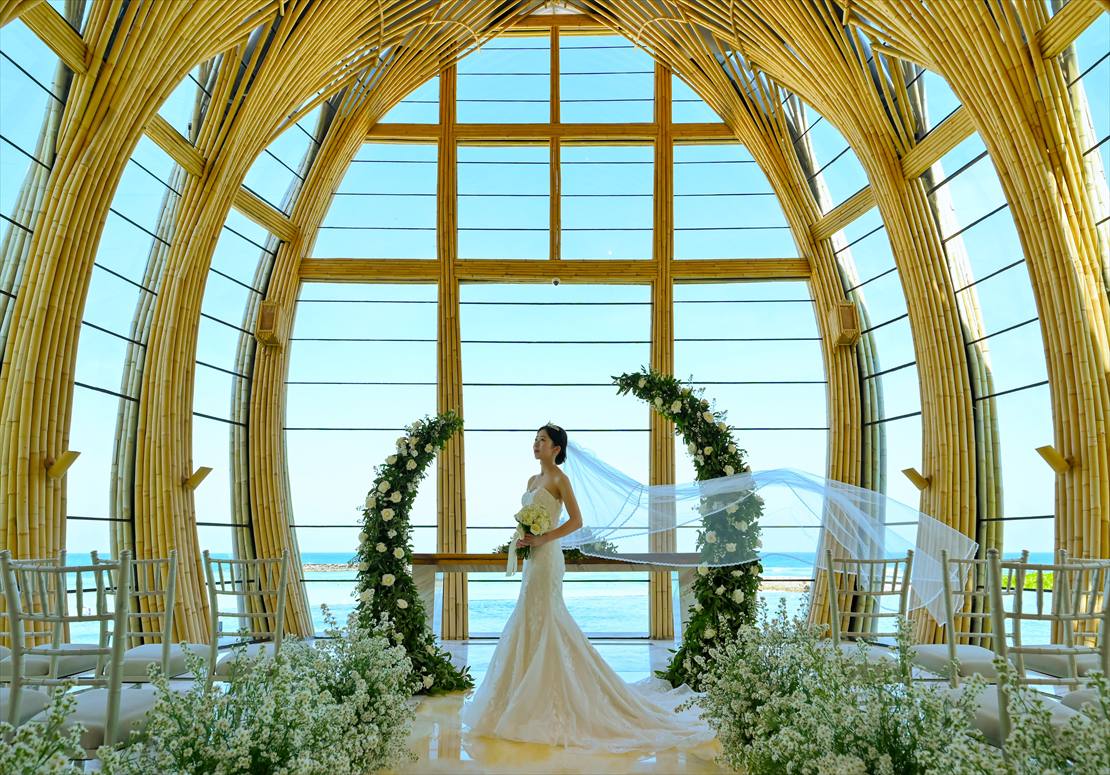 ケンピンスキ・バリ結婚式　ロングベール挙式後撮影