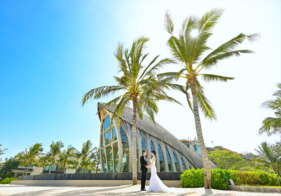 Apurva Oceanfront Chapel Kempinski Bali Wedding (34)_R ケンピンスキ・バリ・ウェディング ココナッツビーチにて挙式後撮影