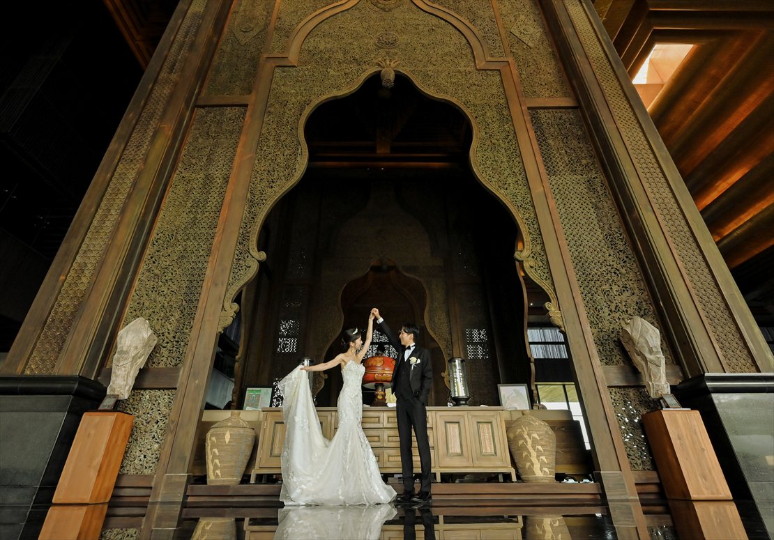 Apurva Oceanfront Chapel Kempinski Bali Wedding (38)_R ケンピンスキ・バリ・ウェディング ロビー挙式後撮影