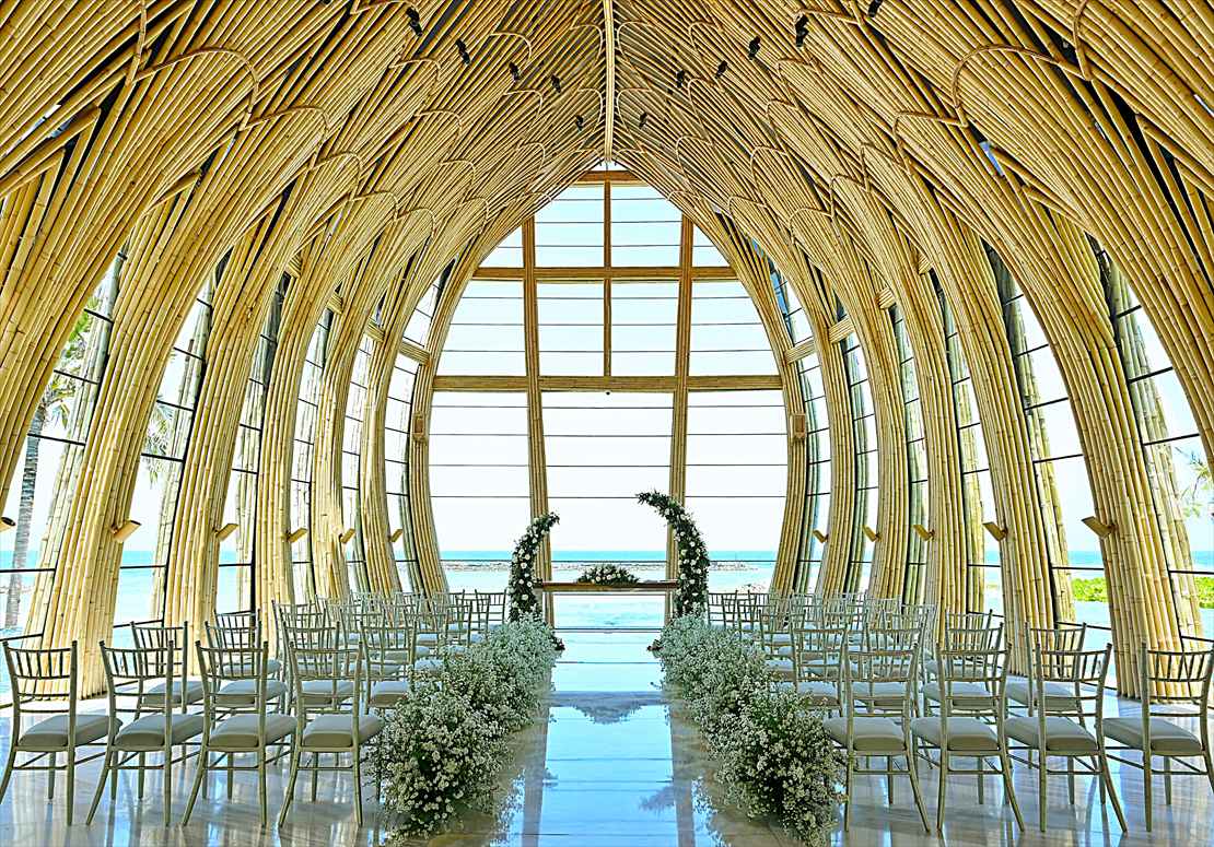 ケンピンスキ・バリ結婚式　オーシャンフロント・チャペル 挙式会場装飾