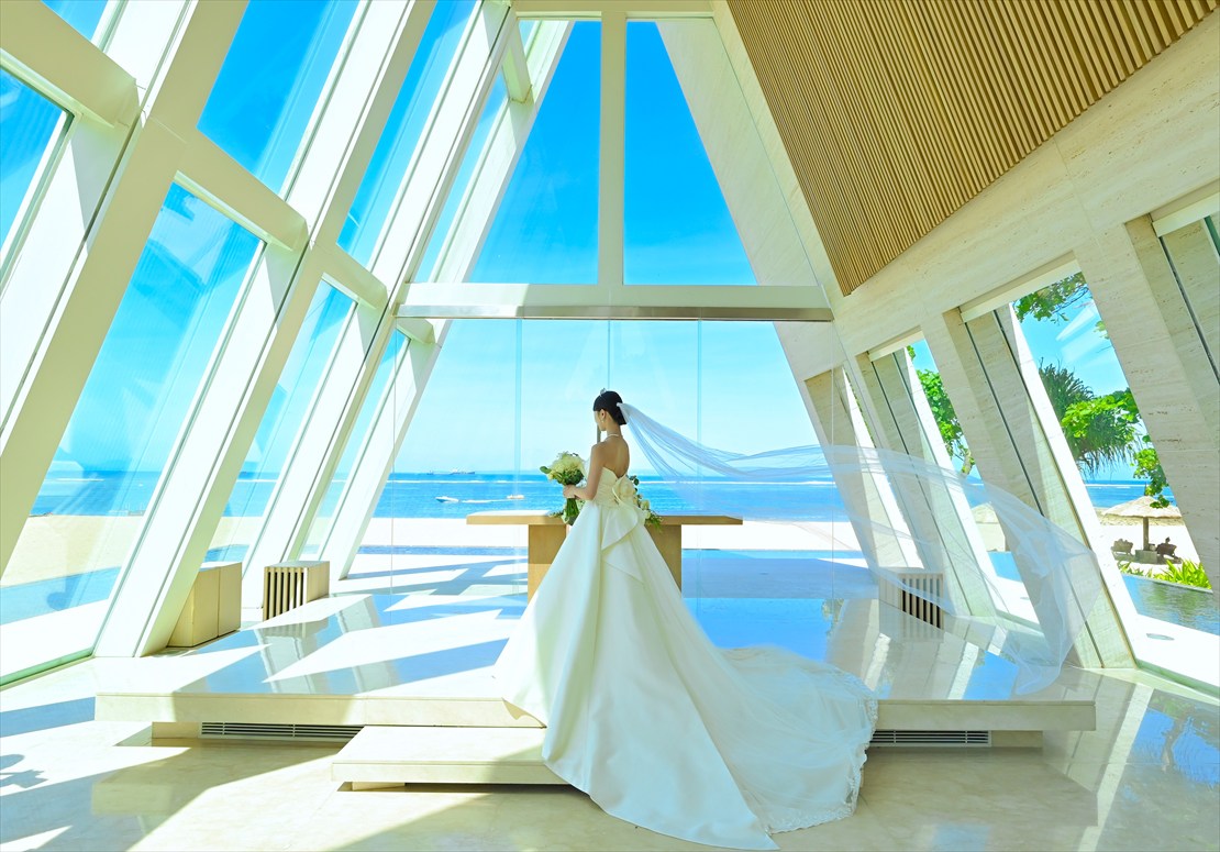 コンラッド・バリ結婚式　ロングベール挙式後撮影