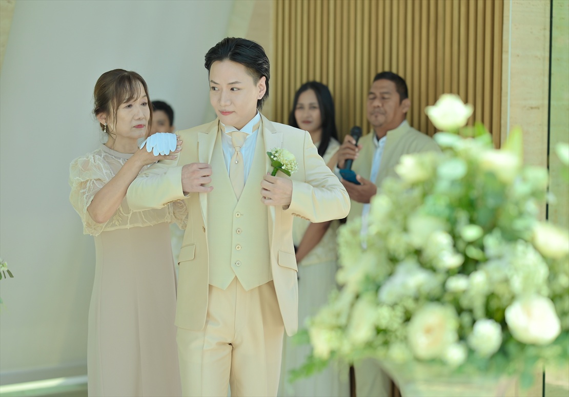 バリ島結婚式　新郎様インフィニティ・チャペル内ジャケット・セレモニー