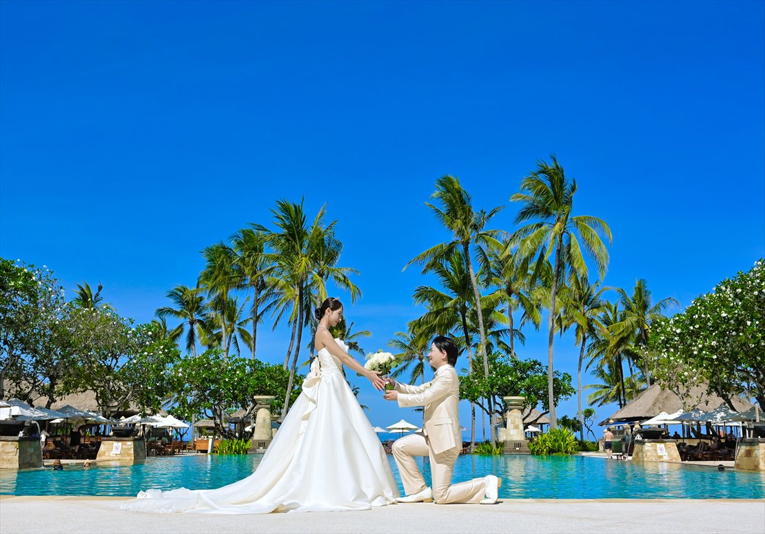 コンラッド・バリ結婚式　メイン・プールにてプロポーズシーン撮影