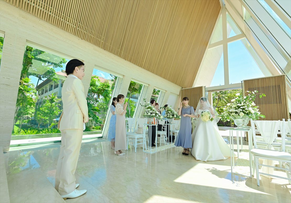 コンラッド・バリ挙式　新婦様バージンロード入場