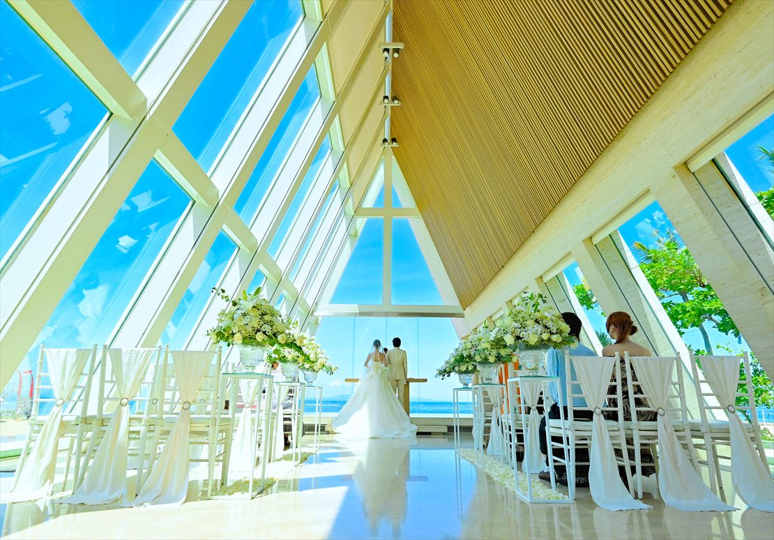バリ随一の明るさを誇るコンラッド・バリ挙式シーン