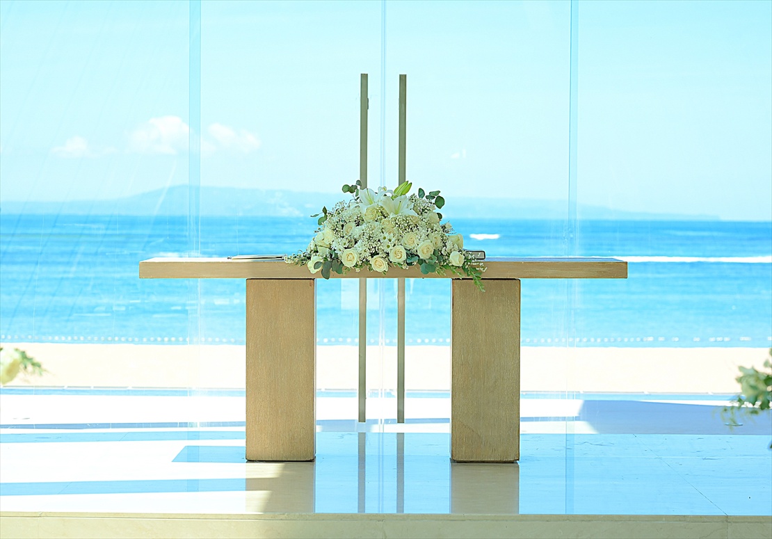 コンラッド・バリ挙式プラン：祭壇生花センターピース