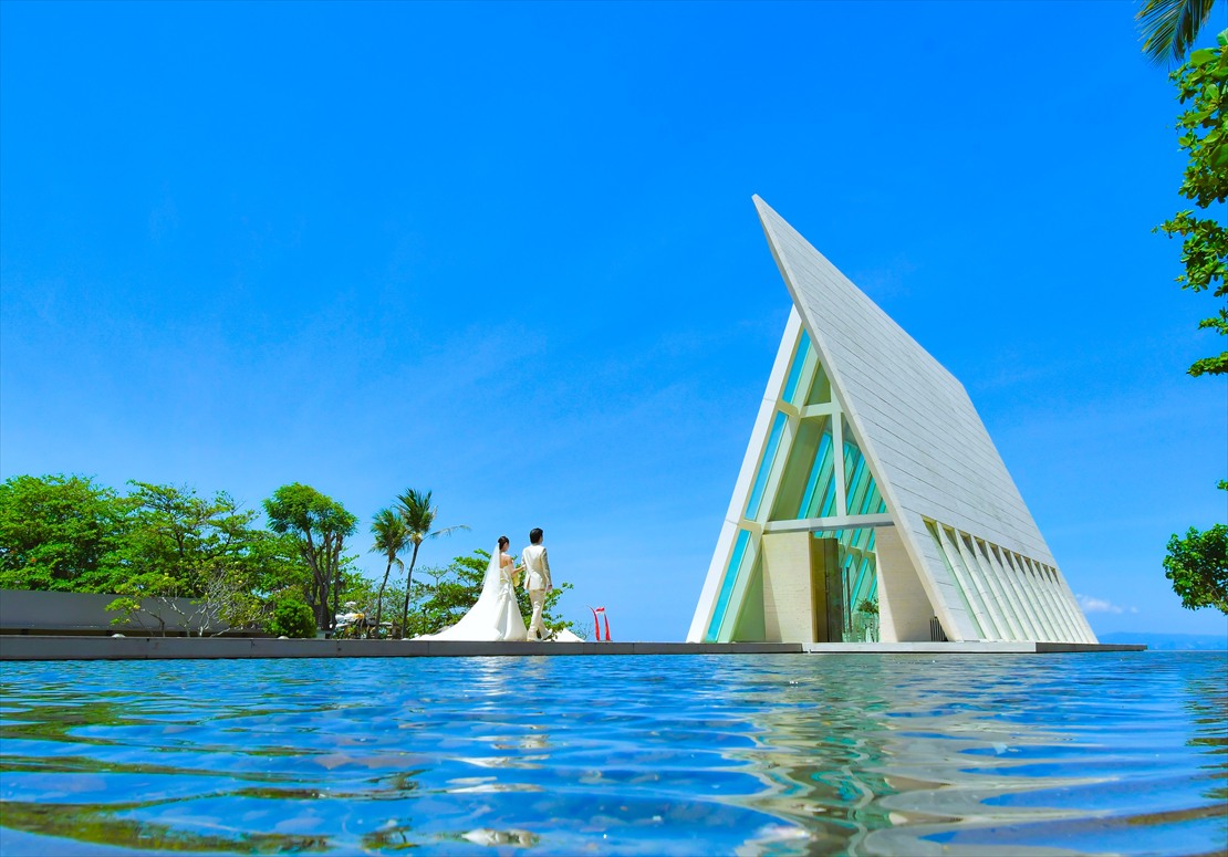 コンラッド・バリ・ウェディング　広大なインフィニティ・チャペル　ウォーター