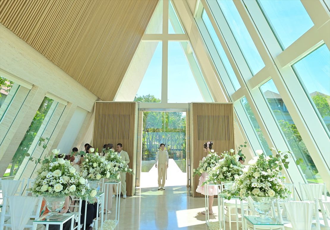 バリ島結婚式　新郎様挙式会場入場シーン