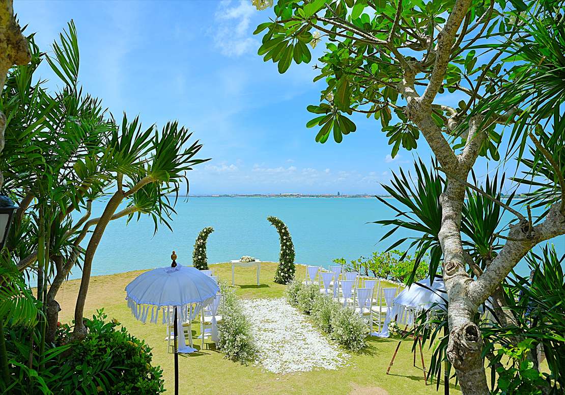 Four Seasons Bali Giri Jimbaran Garden Wedding (13)_R フォーシーズンズ・バリ・ウェディング 緑豊かな樹々が生い茂るガーデン