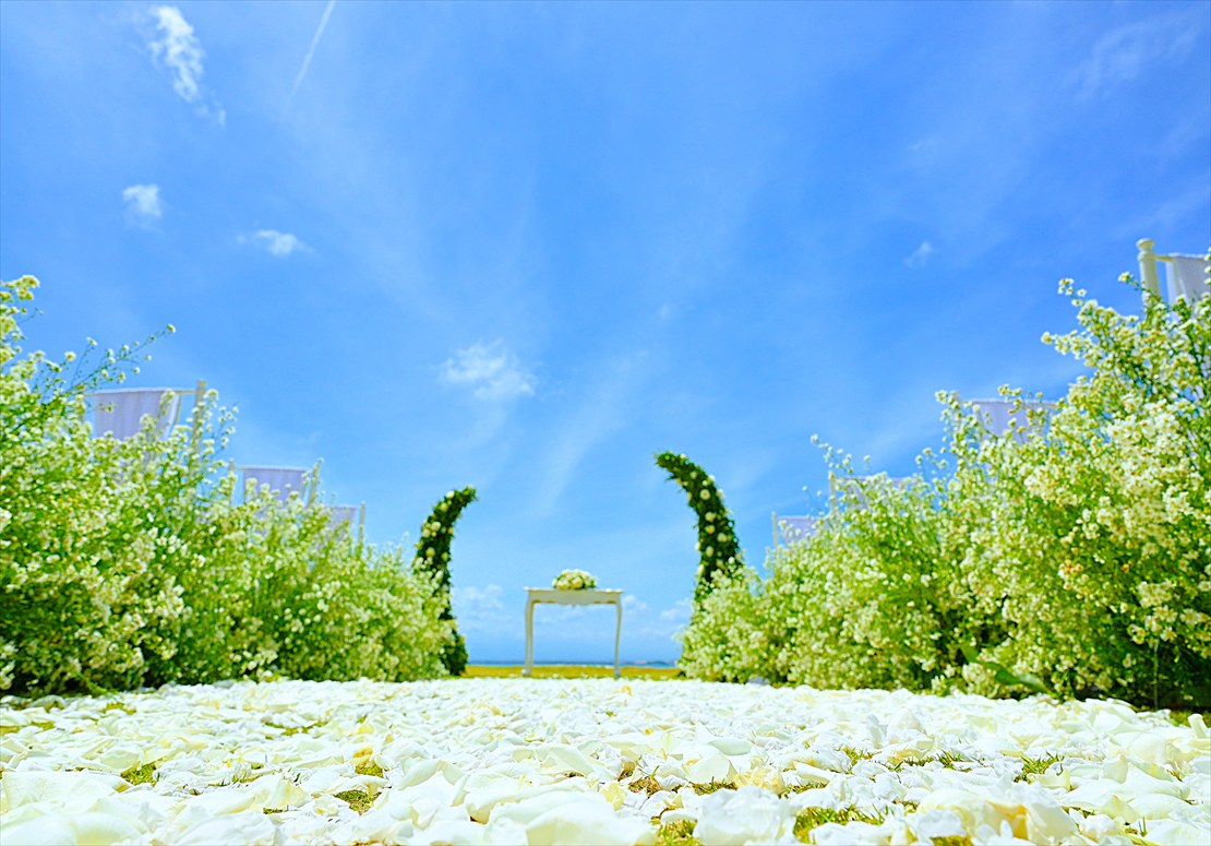 Four Seasons Bali Giri Jimbaran Garden Wedding (15)_R フォーシーズンズ・バリ結婚式 生花フルフラワーバージンロード