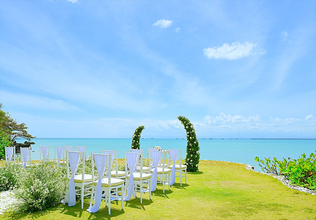 Four Seasons Bali Giri Jimbaran Garden Wedding (17)_R バリ島結婚式 空と海を水平線まで望むガーデン