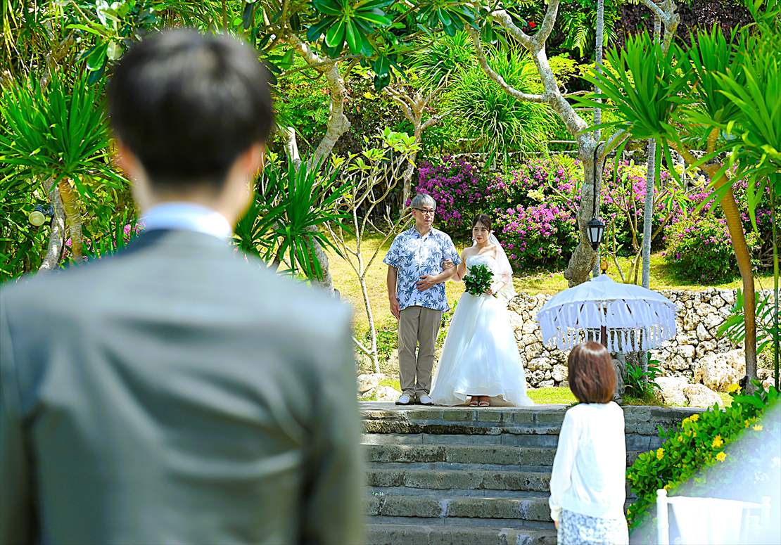 Four Seasons Bali Giri Jimbaran Garden Wedding (25)_R バリ島結婚式 新婦様挙式会場入場