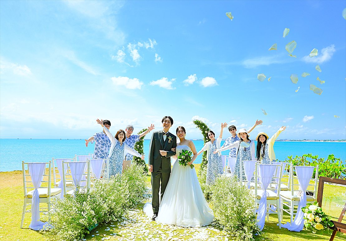 Four Seasons Bali Giri Jimbaran Garden Wedding (33)_R フォーシーズンズ・バリ結婚式 生花フラワーシャワー 挙式後撮影