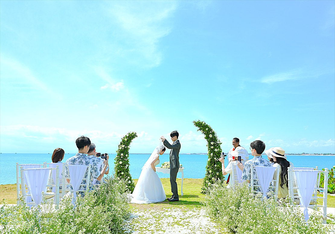 バリ島結婚式　新生花装飾 ギリ・ジンバラン挙式シーン
