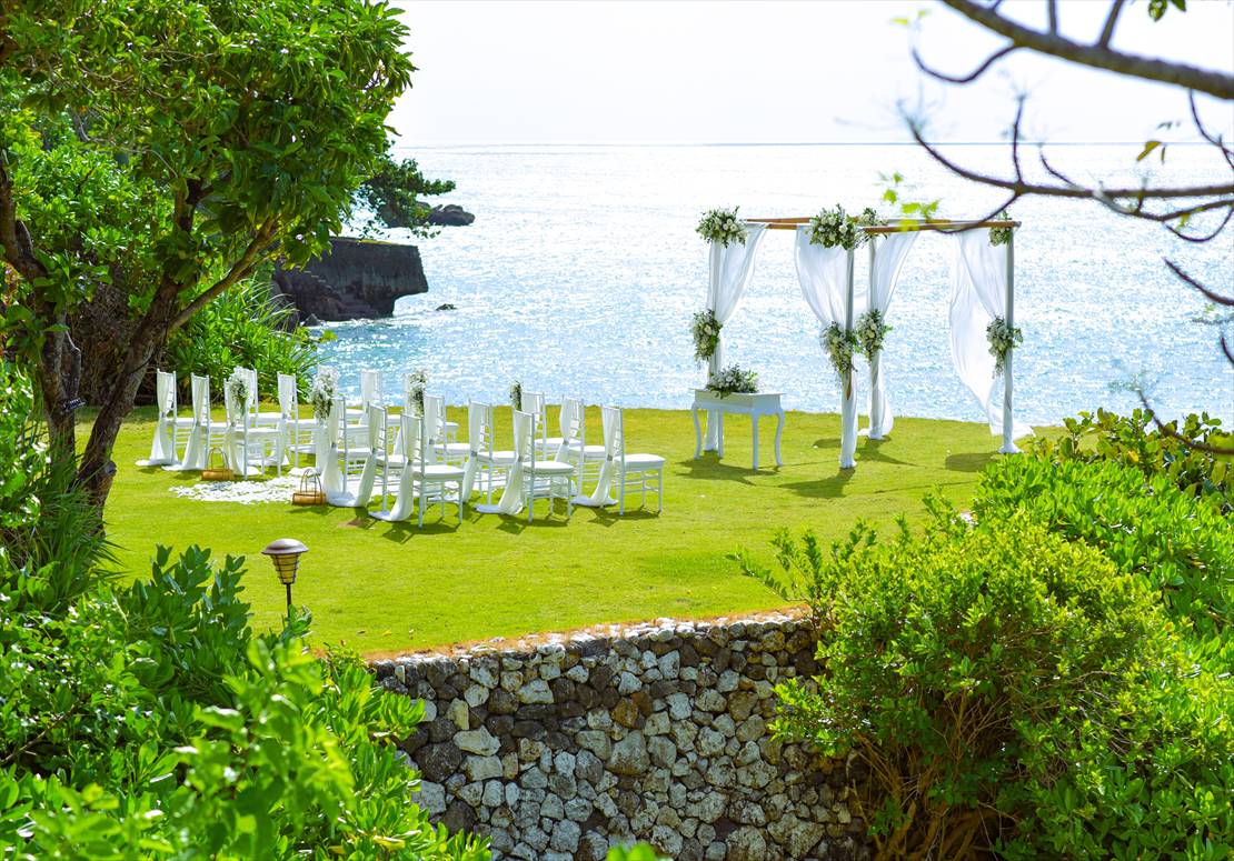 バリ島挙式　ギリ・ジンバラン ローズ＆グリーン生花装飾