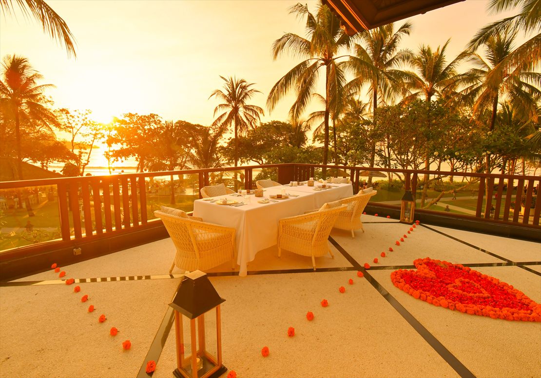 インターコンチネンタル・バリ・ウェディング　ベラ・クッチーナ2階より夕日を望む