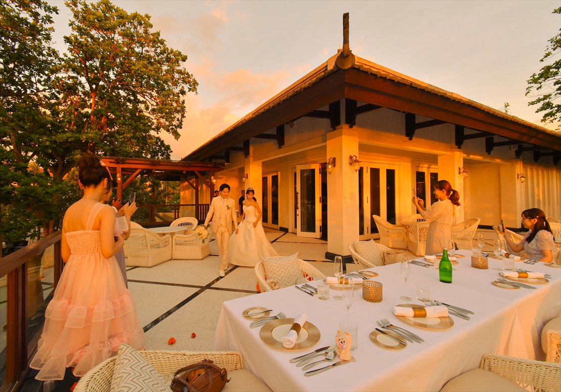 インターコンチネンタル・バリ結婚式　ベラ・クッチーナより新郎新婦様入場