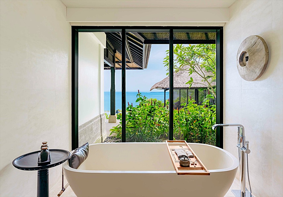 ラッフルズ・バリ エターナル・ショアズ ビーチ・ウェディング オーシャンプールヴィラ バスルーム