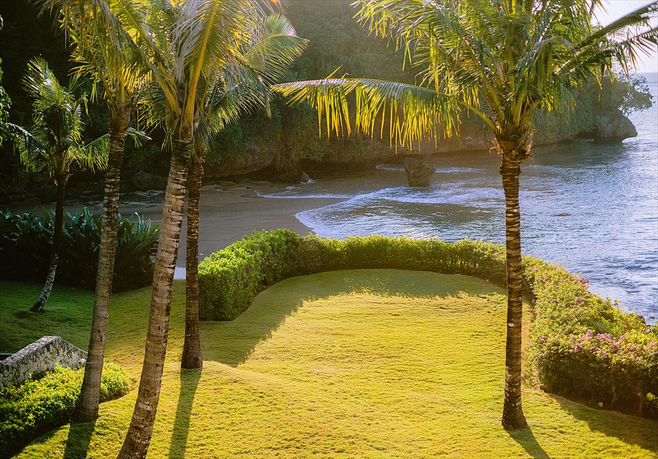 ラッフルズ・バリ ビーチ・ウェディング ガーデンからのビーチの眺望