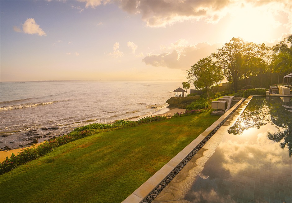 ラッフルズ・バリ・ウェディング ビーチフロント・ガーデン プール・ガーデン