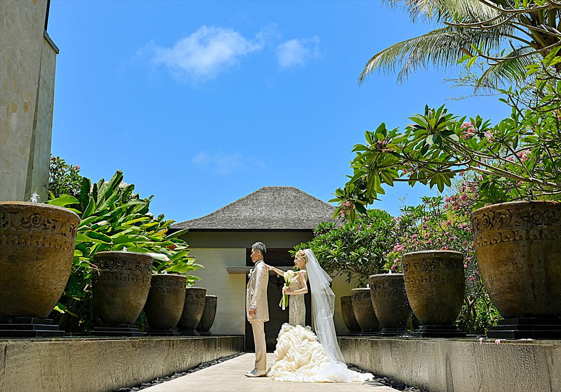 Apurva Kempinski Bali Oceanfront Chapel Wedding (13)_R バリ ウェディング リゾート内にてファーストミート