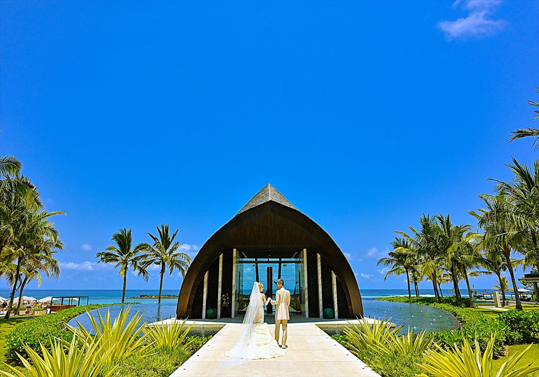 Apurva Kempinski Bali Oceanfront Chapel Wedding (20)_R バリ・ウェディング 水上のチャペルロードを入場