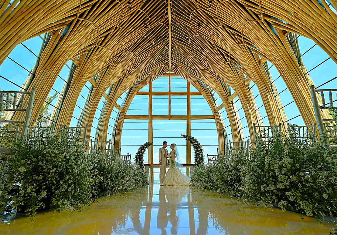 Apurva Kempinski Bali Oceanfront Chapel Wedding (24)_R バリ挙式 生花アイルサイド 挙式後撮影