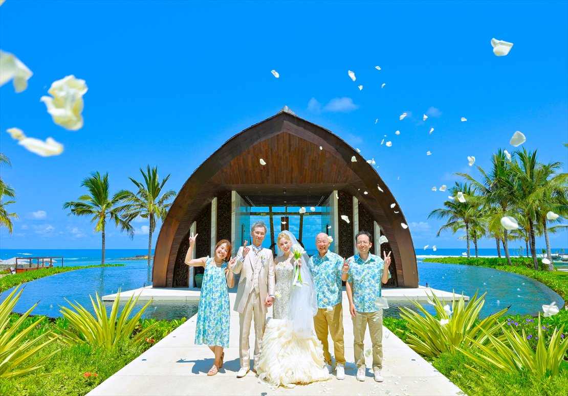 Apurva Kempinski Bali Oceanfront Chapel Wedding (29)_R バリ挙式後フラワーシャワー撮影
