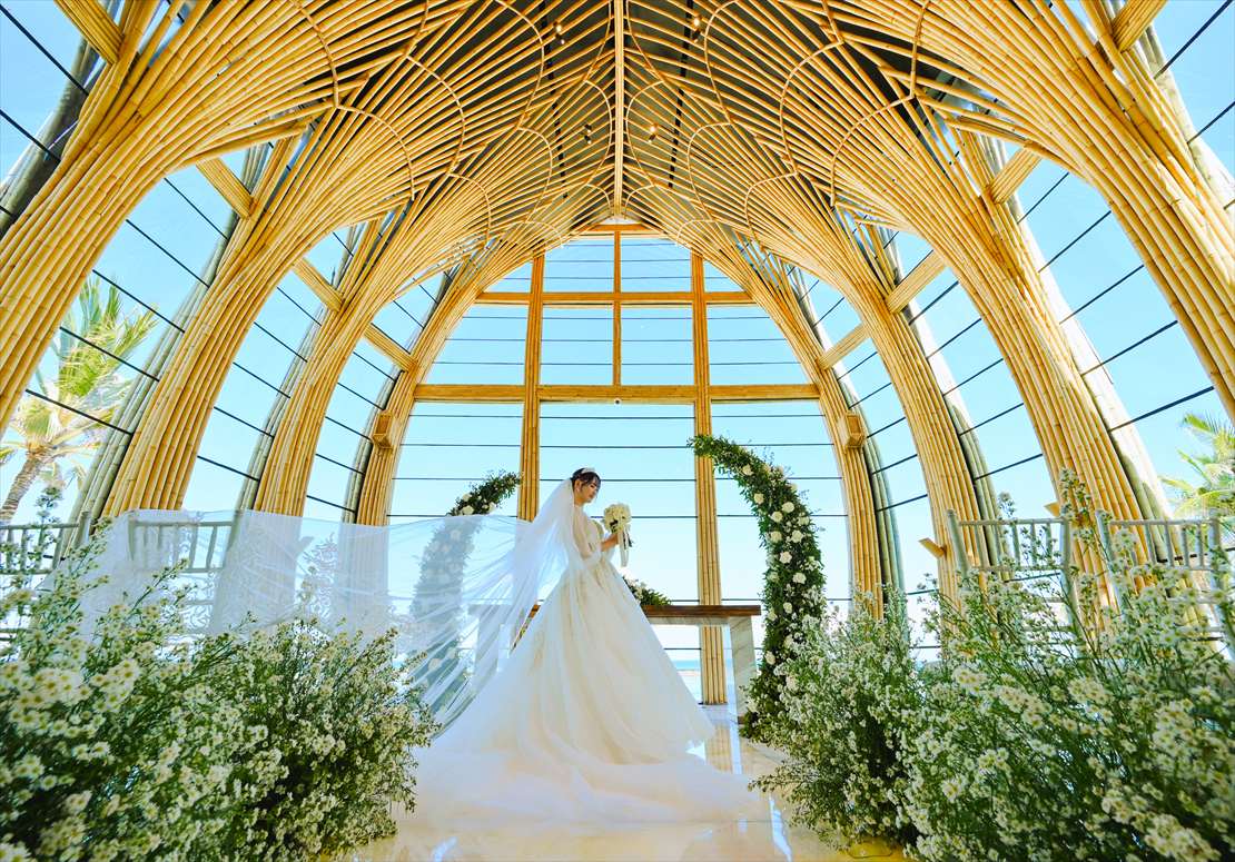 Apurva Kempinski Bali Oceanfront Chapel Wedding (34)_R バリ島結婚式 新婦様ロングベール挙式会場撮影