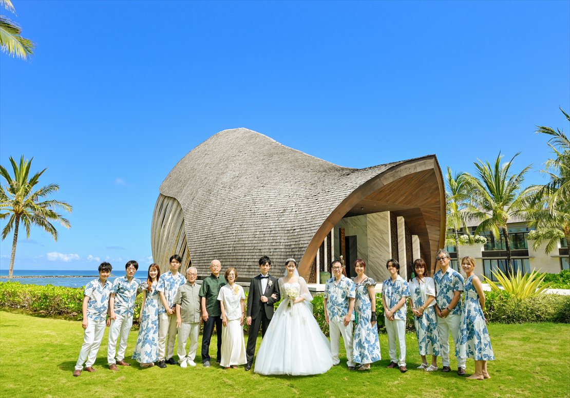 Apurva Kempinski Bali Oceanfront Chapel Wedding (36)_R ケンピンスキ・バリ・ウェディング オーシャンフロントチャペル 挙式後集合写真