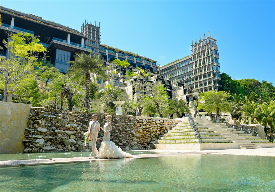 Apurva Kempinski Bali Oceanfront Chapel Wedding (38)_R ケンピンスキ・バリ・ウェディング ラグーンにて挙式後撮影