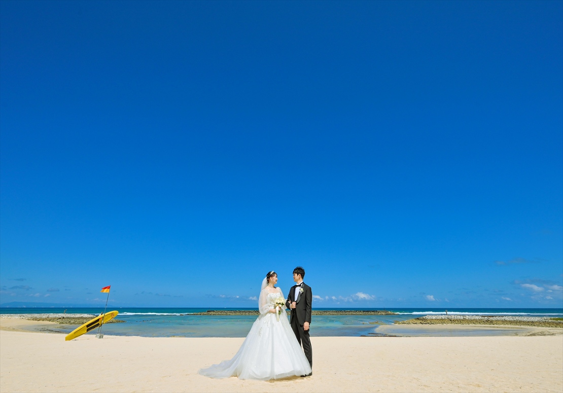 Apurva Kempinski Bali Oceanfront Chapel Wedding (39)_R バリ島ウェディング ケンピンスキ・バリ アプルヴァ・チャペル前ビーチ 挙式後撮影