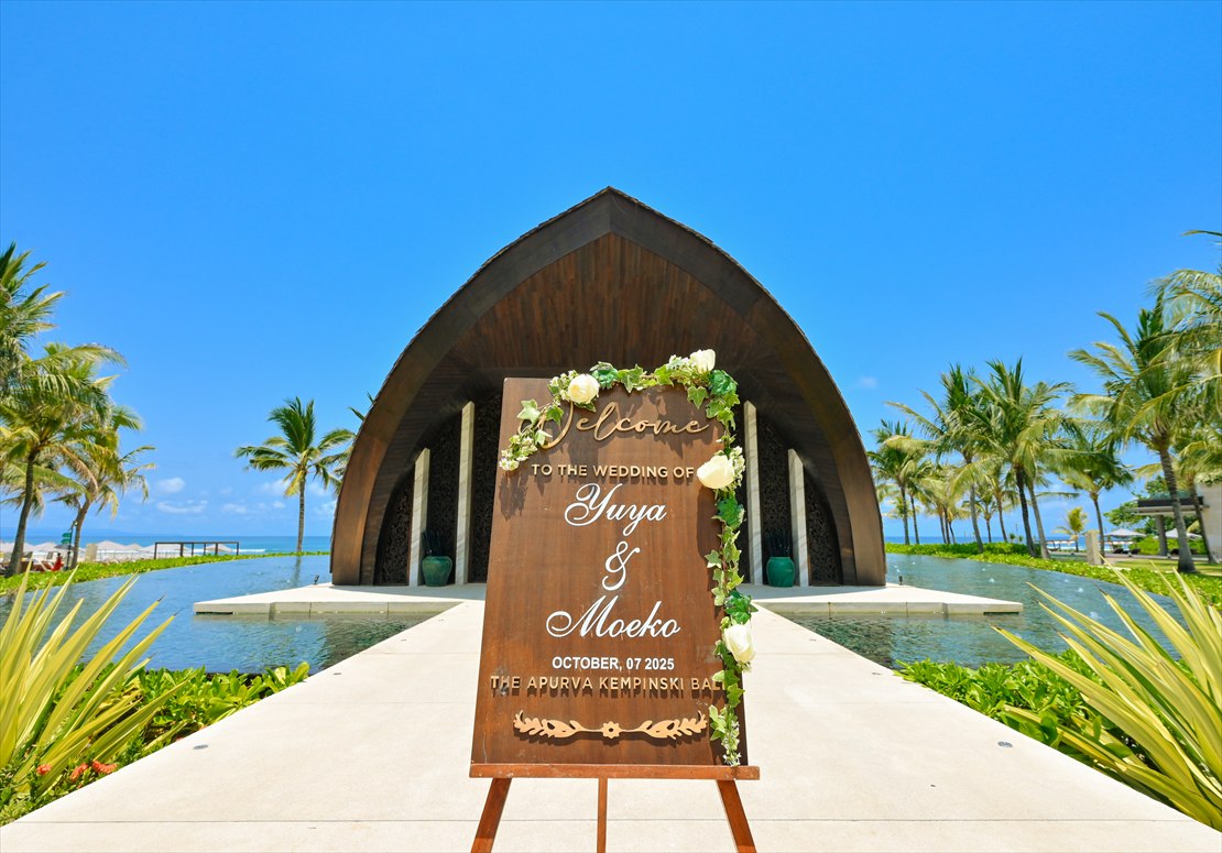 Apurva Kempinski Bali Oceanfront Chapel Wedding (3)_R バリ挙式プラン:ウェルカムボード生花装飾