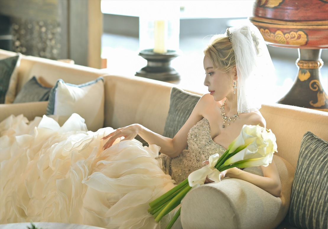 Apurva Kempinski Bali Oceanfront Chapel Wedding (40)_R バリ結婚式 幻想的なロビーでの挙式後撮影