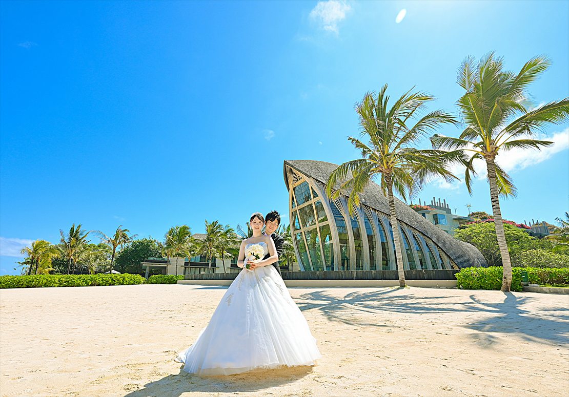 Apurva Kempinski Bali Oceanfront Chapel Wedding (41)_R ケンピンスキ・バリ・ウェディング ココナッツビーチにて挙式後撮影