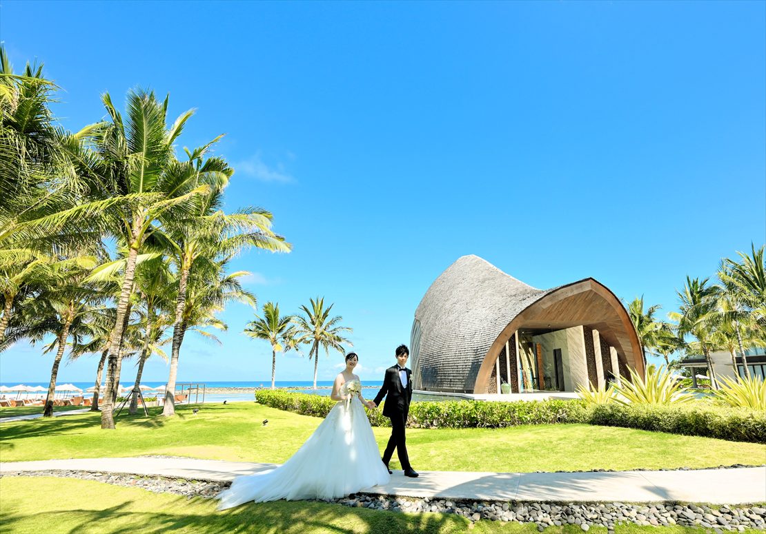 Apurva Kempinski Bali Oceanfront Chapel Wedding (44)_R アプルヴァ・ケンピンスキ・バリ・ウェディング オーシャンフロント・チャペル・ガーデンにて挙式後撮影