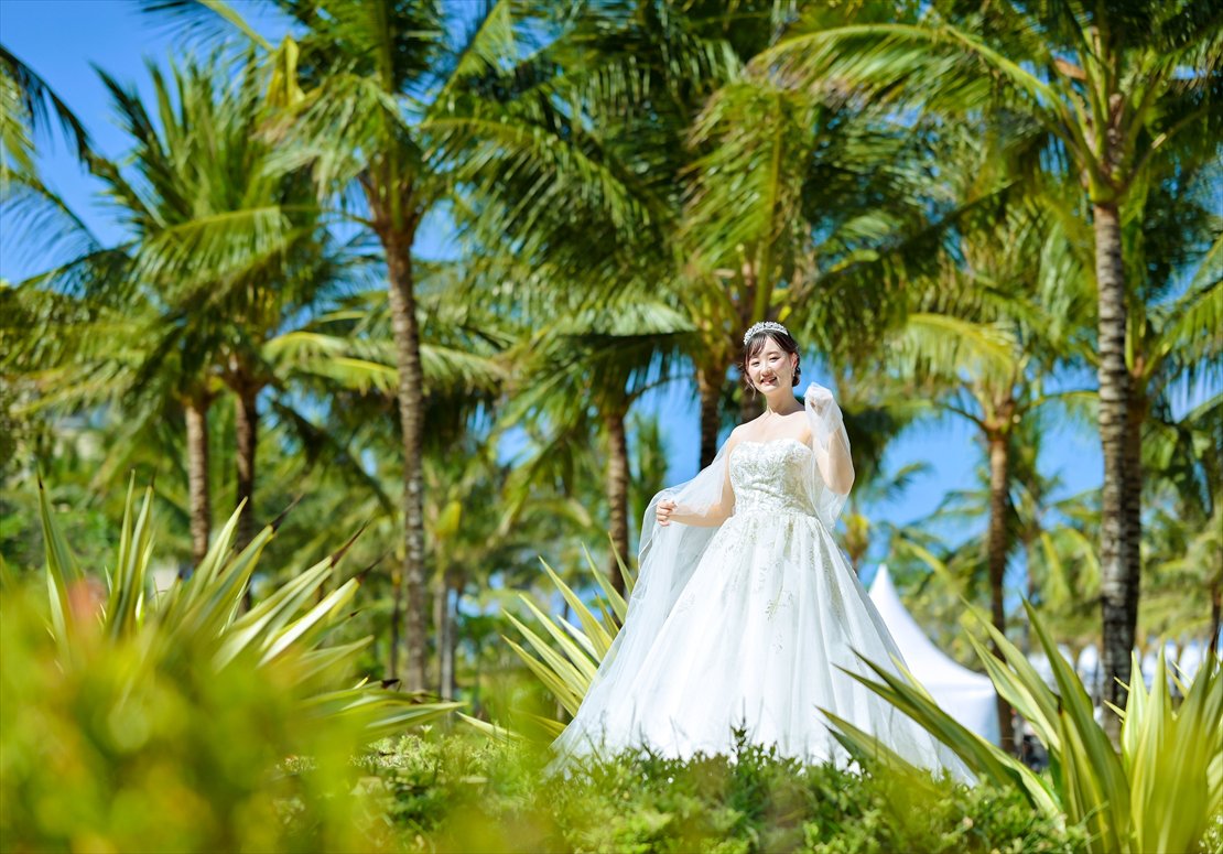 Apurva Kempinski Bali Oceanfront Chapel Wedding (46)_R バリ島挙式 椰子の木が生い茂るチャペル・ロード