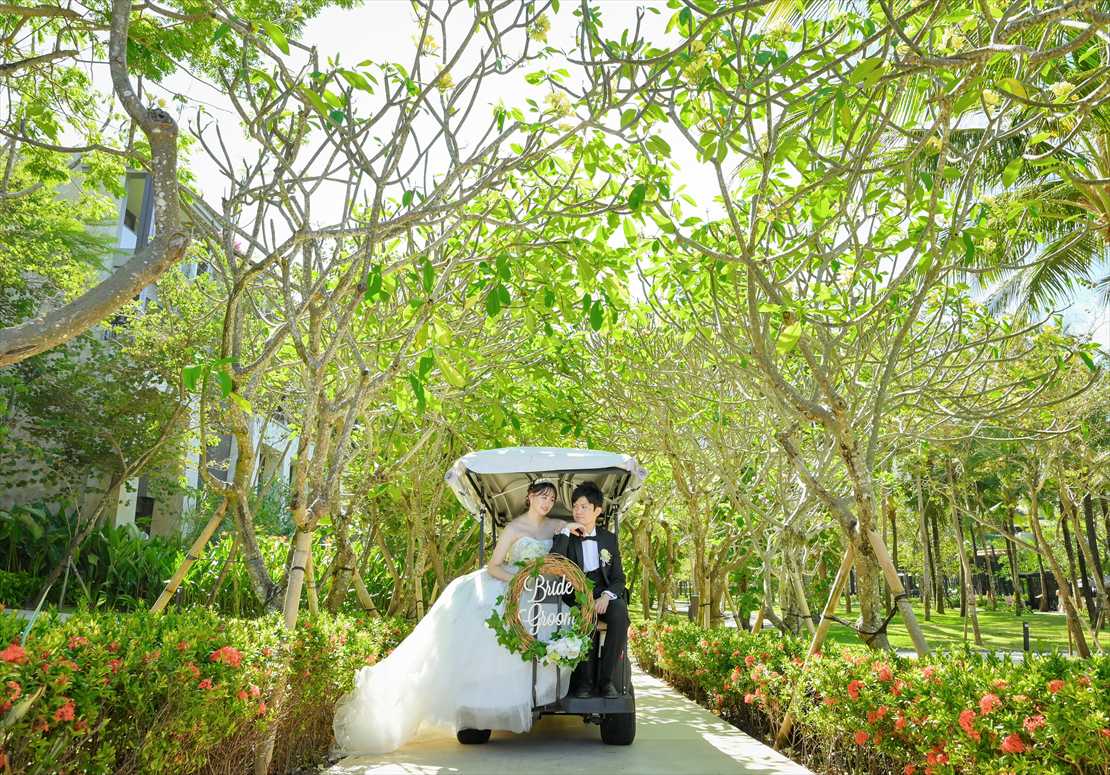 Apurva Kempinski Bali Oceanfront Chapel Wedding (47)_R バリ島ウェディング リゾート内撮影 専用バギー