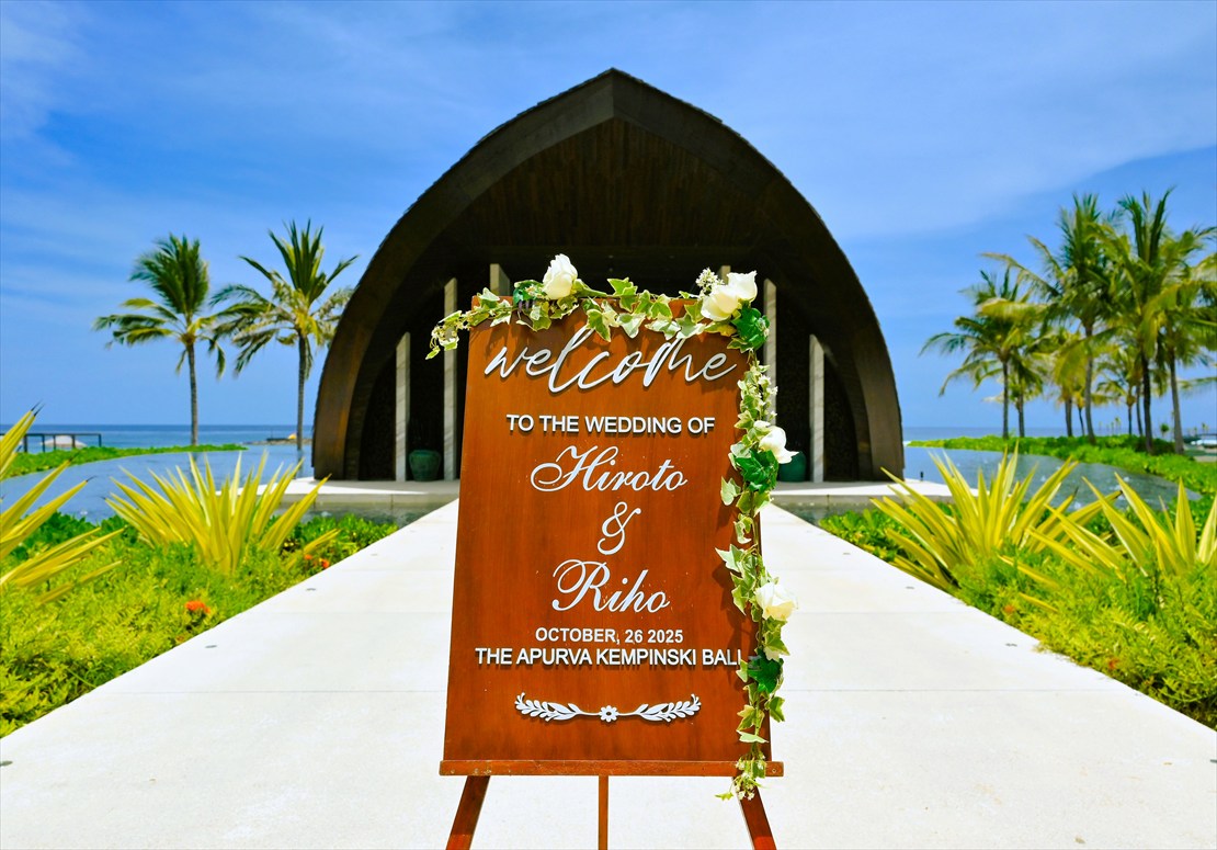 バリ挙式プラン：ウェルカムボード生花装飾