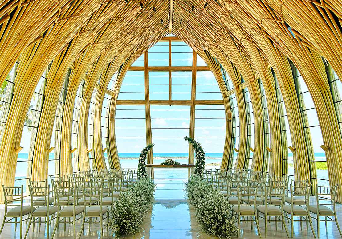 Apurva Kempinski Bali Oceanfront Chapel Wedding (7)_R アウルヴァ・ケンピンスキ・バリ挙式 オーシャンフロント・チャペル生花装飾