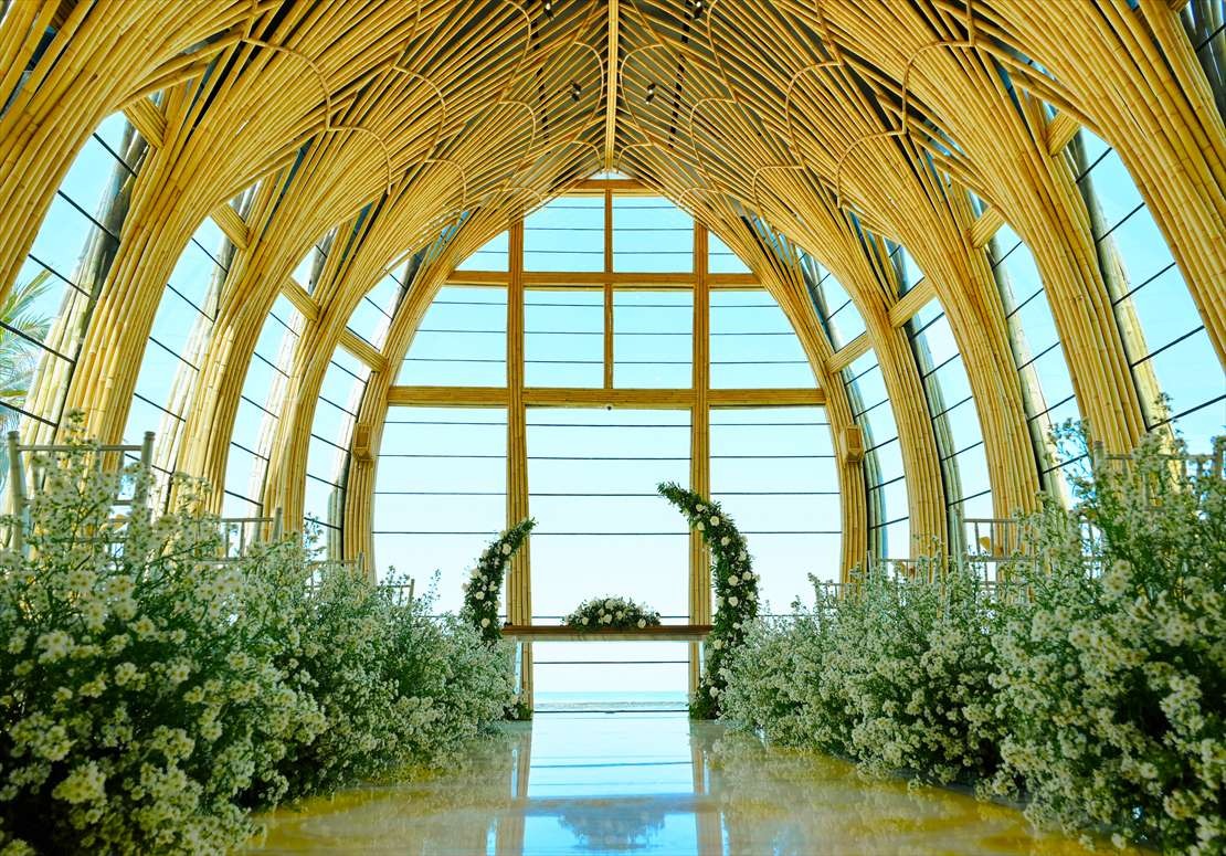 バリ ウェディング プラン：挙式会場内生花装飾