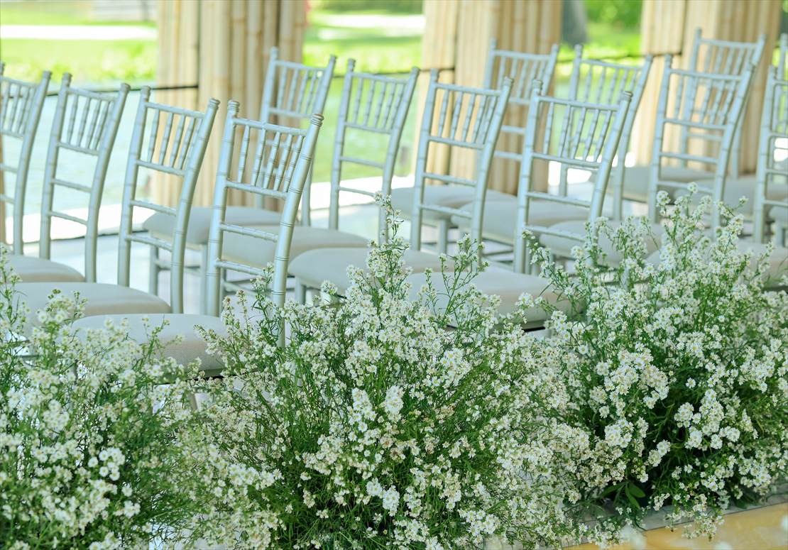 バリ・ウェディング：アイルサイド生花装飾