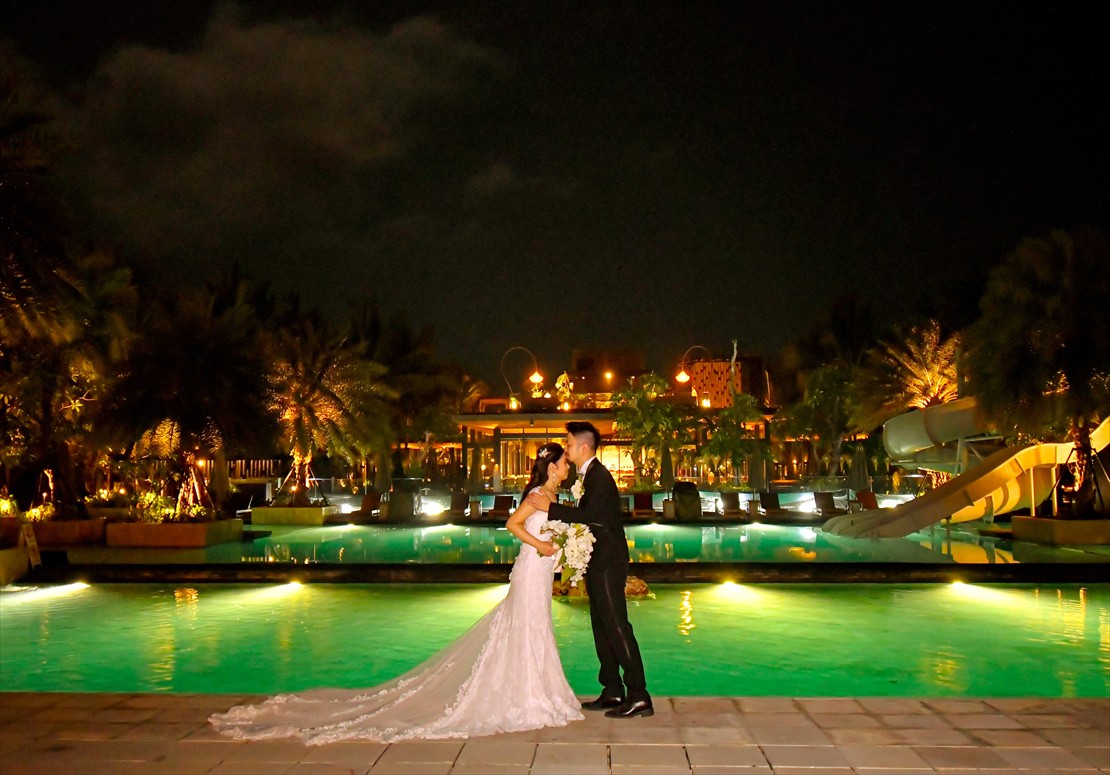 ライトアップされたラグーンにてナイト撮影