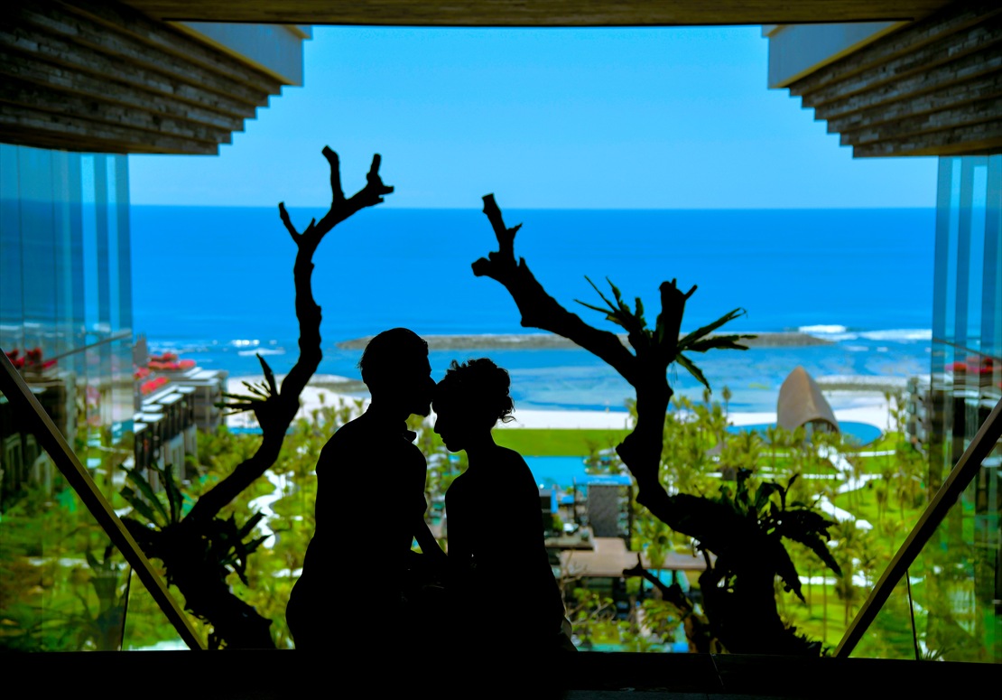 クリフ・チャペル中央階段より大海を一望